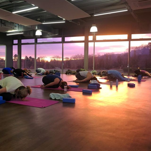 Best views in the house 🌅

The mornings may be getting darker but that means your morning classes will be full of these brilliant Winter sunrises!

Do you prefer a morning or evening workout!?

#iltsc #sunrise #bestviewsinthehouse #exercise #fitness #gym #motivation #gymmotivation #inspo #gyminspo #discoverilkley #ilkleychat #fitnessinspo #workout #yoga #yogaflow #views